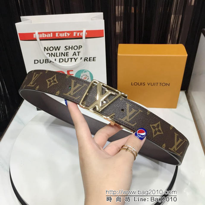 路易威登LV 專櫃同步 最新男士原單腰帶 滑面牛皮配壓格子紋圖案 兩種風格 全新精品光面搭扣 雙面翻轉可用  xfp1404